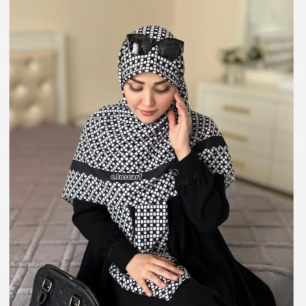 روسری نخ طرح مایایه سفید مشکی دوردوز ابعاد 140 در 140